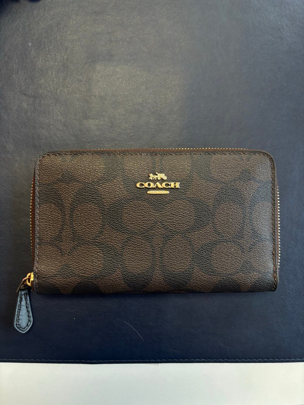 NWT Coach Signature Zip Around Wallet Brown Black Canvas Leather F88913 Gold - Picture 1 of 10